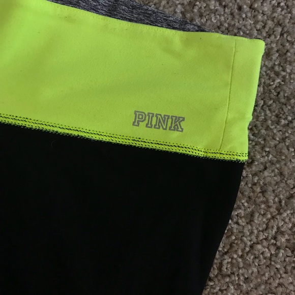 ❌SOLD❌ VS PINK Reversible Ultimate Crop Legging - Picture 4 of 5